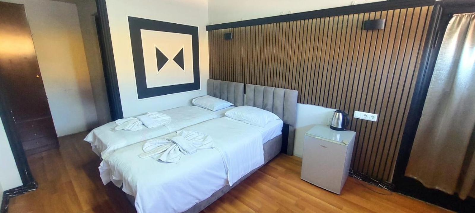 Metrepol Hotel Batoemi Buitenkant foto