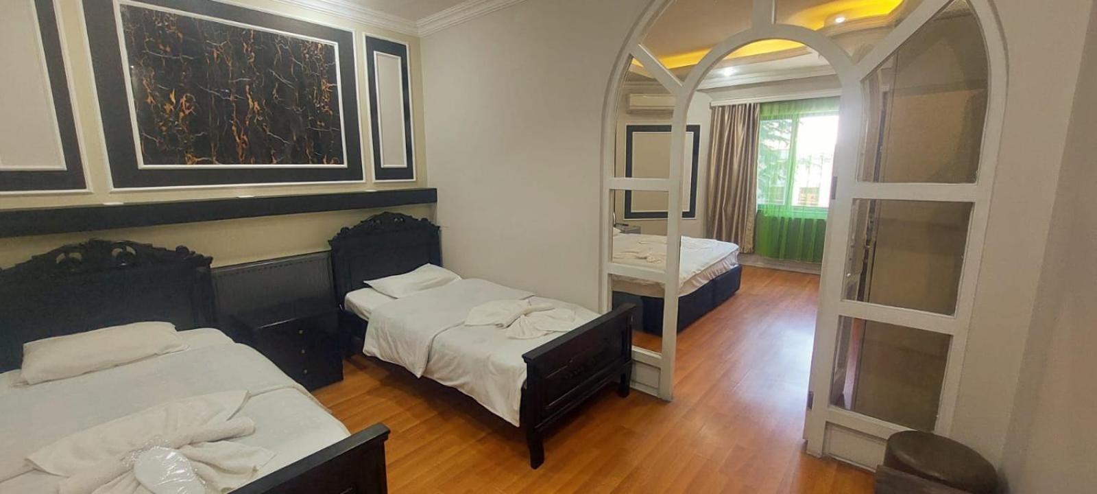 Metrepol Hotel Batoemi Buitenkant foto
