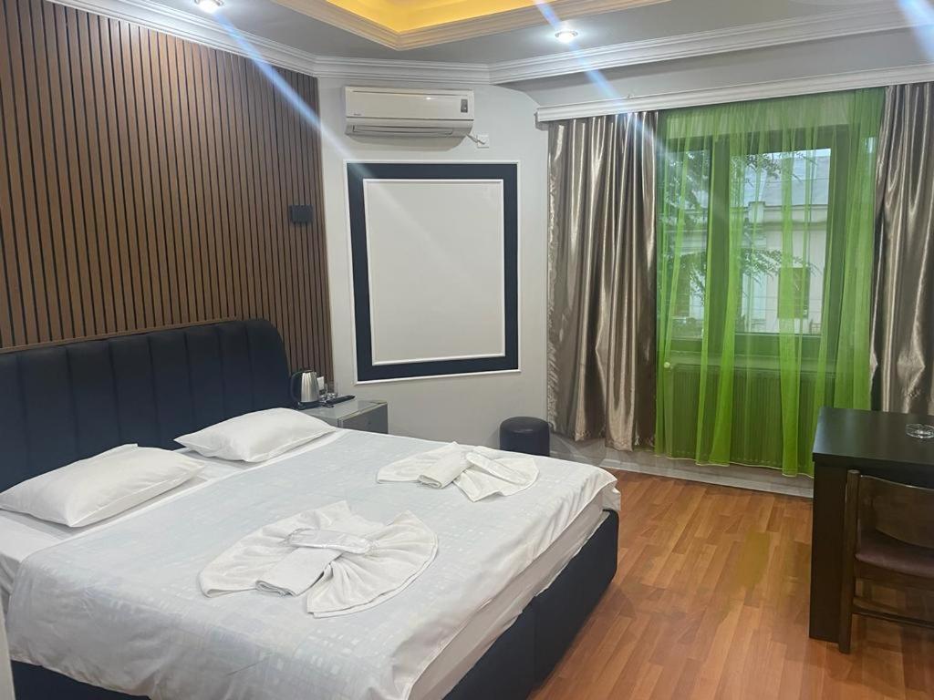 Metrepol Hotel Batoemi Buitenkant foto