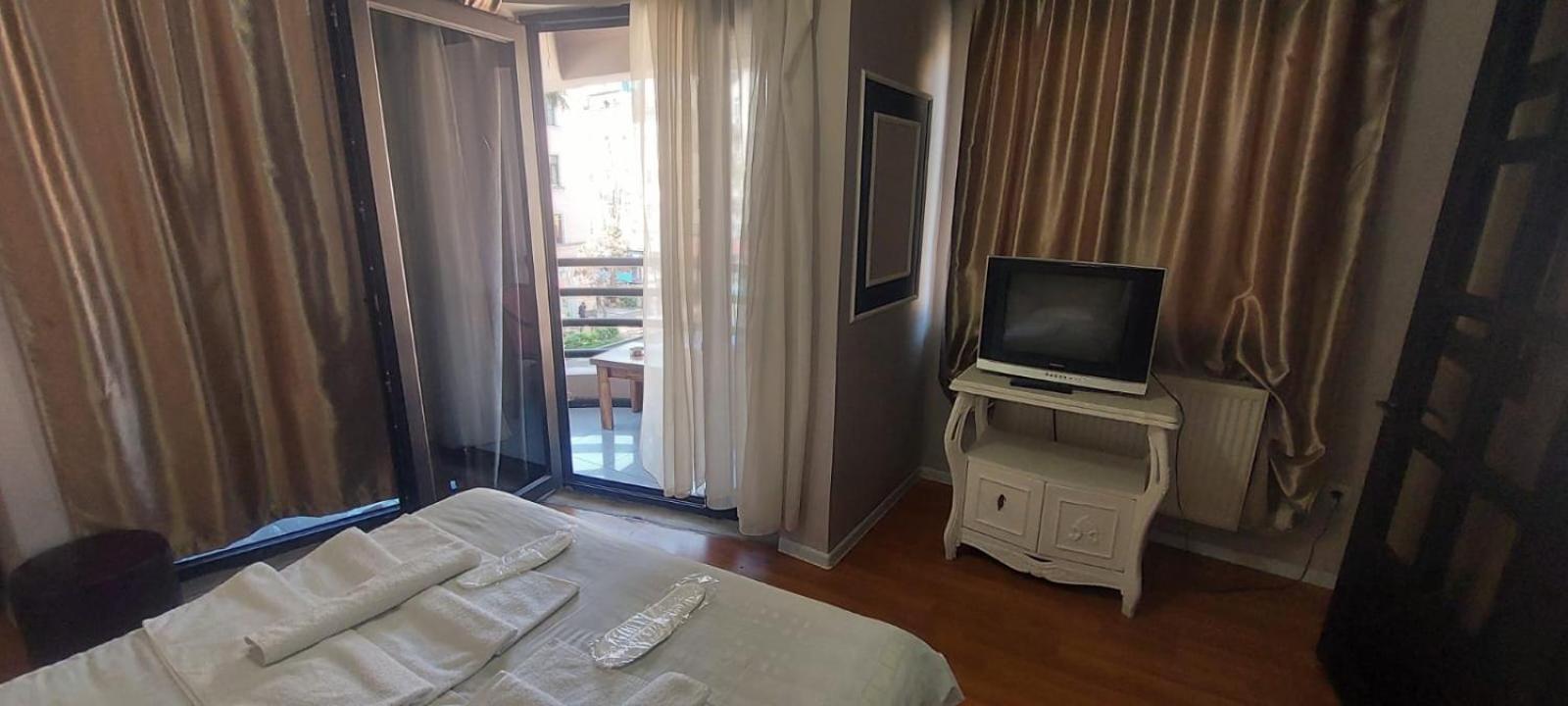 Metrepol Hotel Batoemi Buitenkant foto