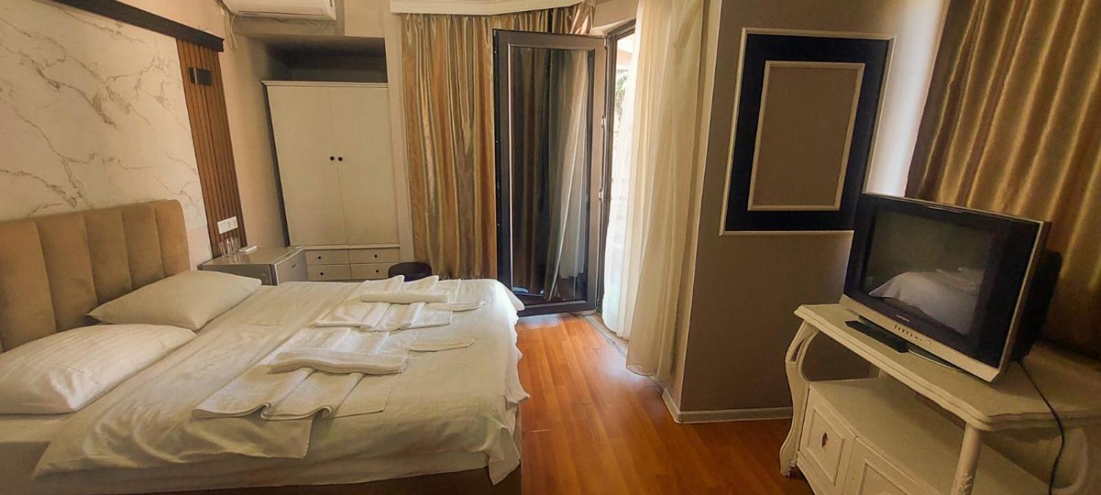 Metrepol Hotel Batoemi Buitenkant foto