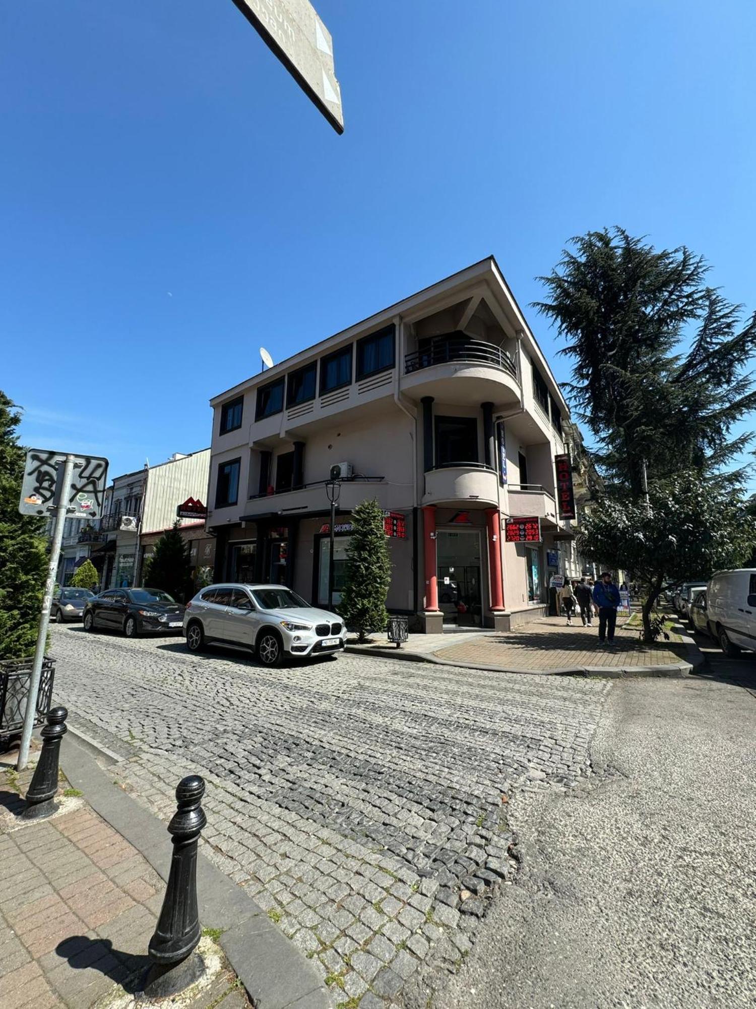 Metrepol Hotel Batoemi Buitenkant foto