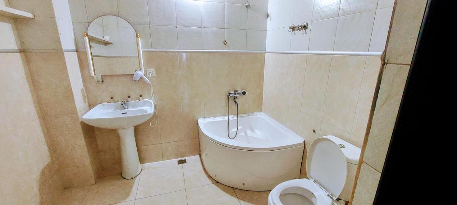 Metrepol Hotel Batoemi Buitenkant foto
